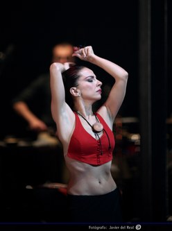 Isabel Bayón liefert voller innerer Zerrissenheit den von den Nazis geforderten Klischee-Flamenco