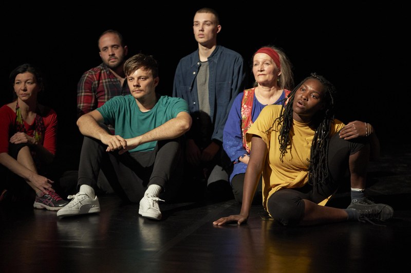 "CreaRedes" und das Einende in der Gesellschaft. Mit Claudia Grava, Moaz al Shamma, Willi Brozman, Toni Micail, Margarete Müller und Debora Macauley.  © Anja Köhler | andereart.de