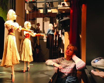 Die Choreografin Jutta Mähr während der Probe von "Schwanensee" | © Lindauer Marionettenoper
