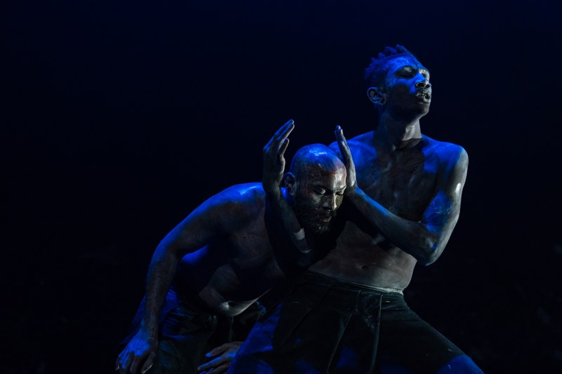 Shailesh Bahoran zu „Aghori“: „Durch das rein Visuelle hindurchschauen und in den inneren Kampf der Darsteller hineinblicken, die um eine Transformation in einen höheren Bewusstseinsstand ringen.“  (© Sjoerd Derine)