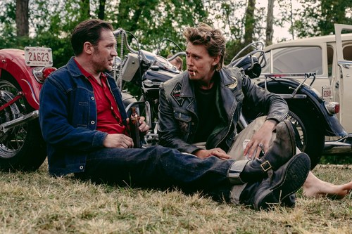 Benny soll Johnnys (Tom Hardy, li.) Nachfolger werden. (Foto: Focus Features)