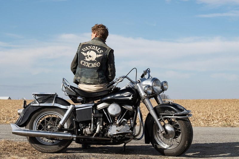 Mehr als nur ein Hauch von Freiheit: Austin Butler als Heißsporn Benny in „The Bikeriders“. (Foto: Focus Features)