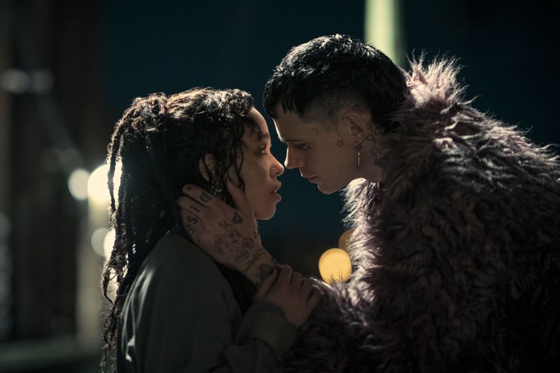 Ewige Liebe: FKA Twigs und Bill Skarsgård sind unzertrennlich. (Foto: Leonine)