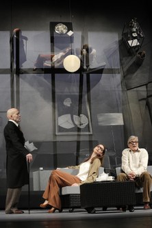 Großartige Schauspieler in einem genialen Bühnenbild: Diekmann, Hauptmann, Adam (Fotos: Anja Köhler)