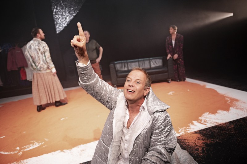 Noch lebt Cäsar (Volker Metzger). Casca (Andy Konrad), Cassius (Oliver Reinhard) und Brutus (Philip Heimke) planen den Mord