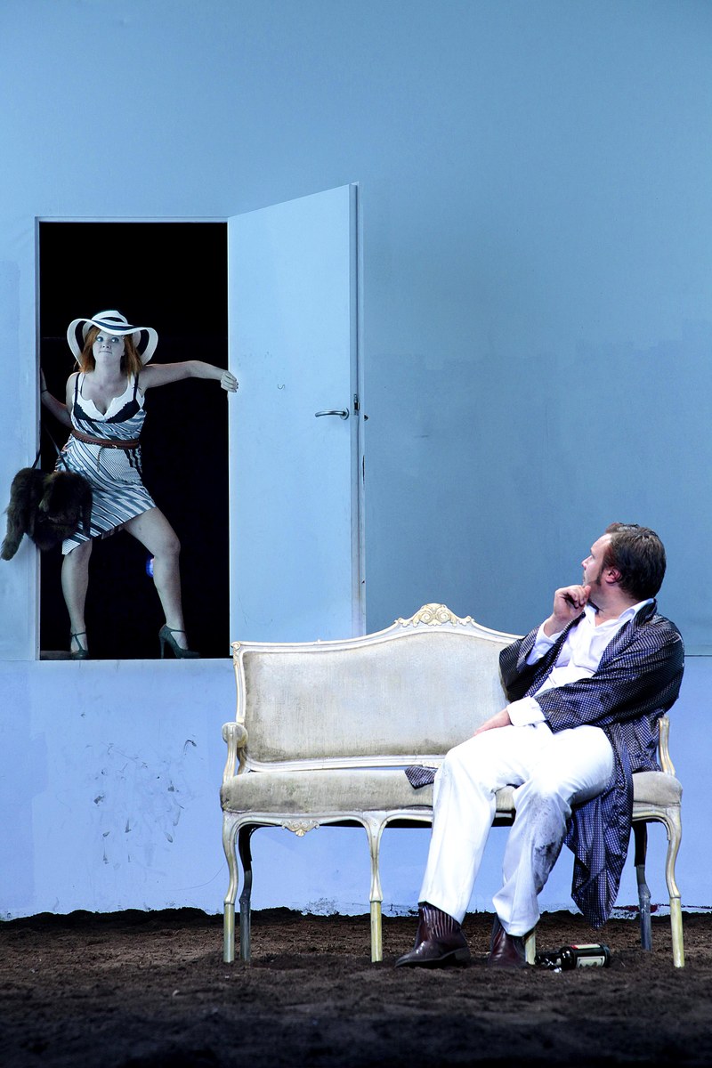 Lisa-Maria Sexl als Lucy und Maximilian Laprell als Macheath