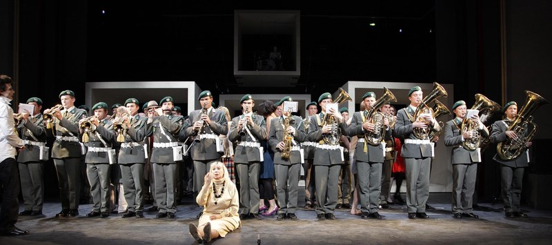 ... donnerndes Finale mit der Militärmusik