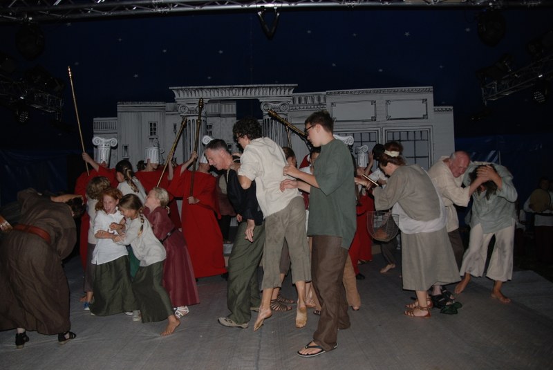 Gut choreografierte Massenszenen!