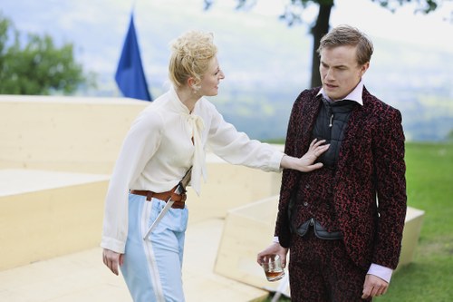 Spannend: Katja Uffelmann als Königin Isabeau und David Kopp als Herzog von Burgund