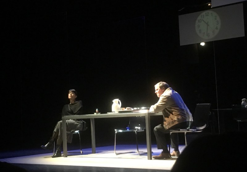 Thomas Beck und Boglàrka Horvàth liefern sich ein Duell der klugen Dialoge