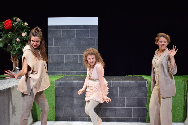 Die Schauspielerinnen agieren überzeugend. (Foto: Mandy Hanke)