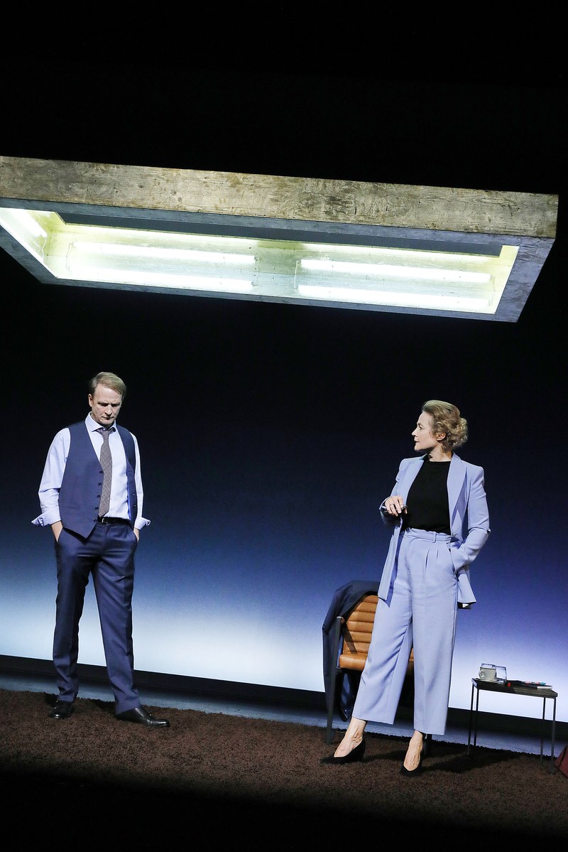 Christoph Jacobi als Präsident und Judith van der Werff als Journalistin