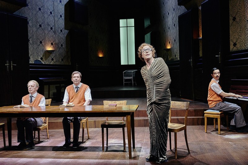 Die Zöglinge im Haus Benjamenta: Hans Kremer, Michael Maertens, Stefan Kurt und Iñigo Giner Miranda