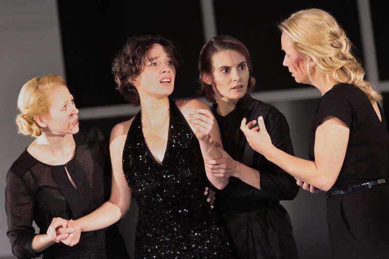 Ausdrucksstarke Darstellerinnen: Alexandra Riemann, Hanna Binder, Camilla Nowogrodzki, Isabel Hindersin
