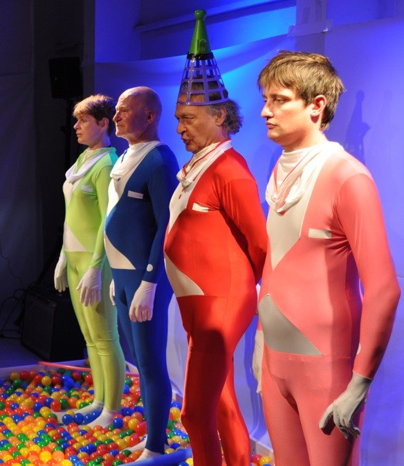 Spielzeugfiguren: Dorrit Aniuchi, Wolfgang Pevestorf, Robert Kahr, Peter Fitz