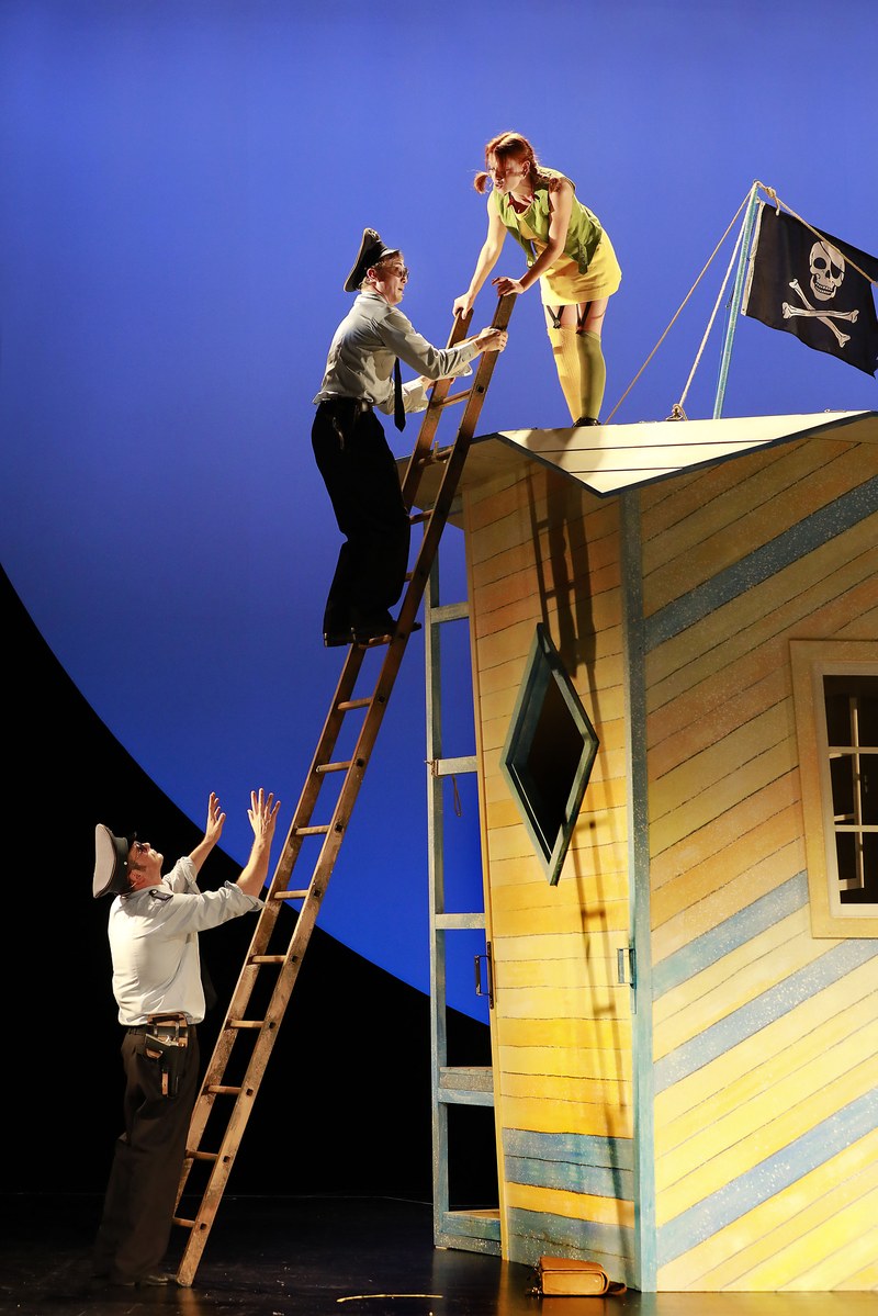 Wortwitz und Slapstick gehen fließend ineinander über (David Kopp, Lukas Kientzler, Bo-Phyllis Strube)