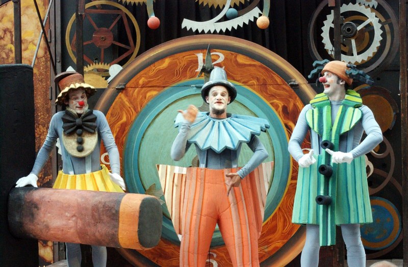 Eine Spieluhr und ihre bunten Figuren - Die Theaterkompanie "La Tal" © Seelax-Website