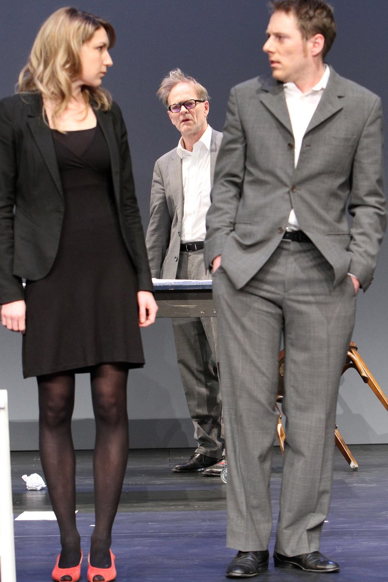 Julia Jelinek und Alexander Julian Meile, die Ensemblejugend begeisterte und machte den Theaterabend zum besonderen Vergnügen