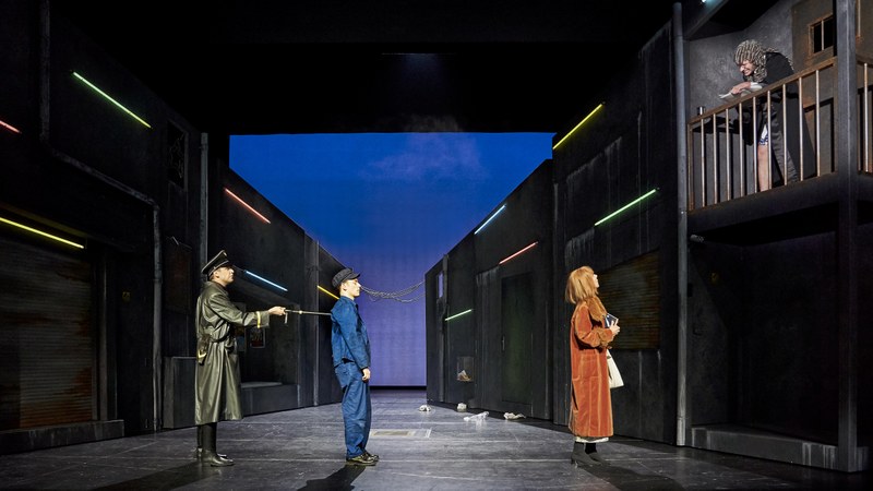 Gewalt und Verbrechen in den dunklen Straßen von London (Andreas Gaida, Kornelia Lüdorff, Felix Defèr)
