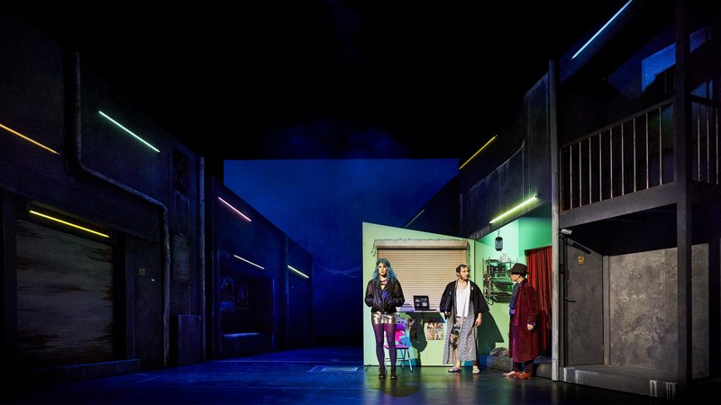 Aufklappbare Wände öffnen Blicke in Wohnungen (Johanna Köster, Felix Defèr, Luzian Hirzel)