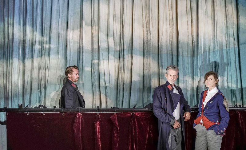 Manuel Harder, Ulrich Matthes und Sophie Rois sorgten für einen eindrücklichen Theaterabend im TAK (© Arno Declair)