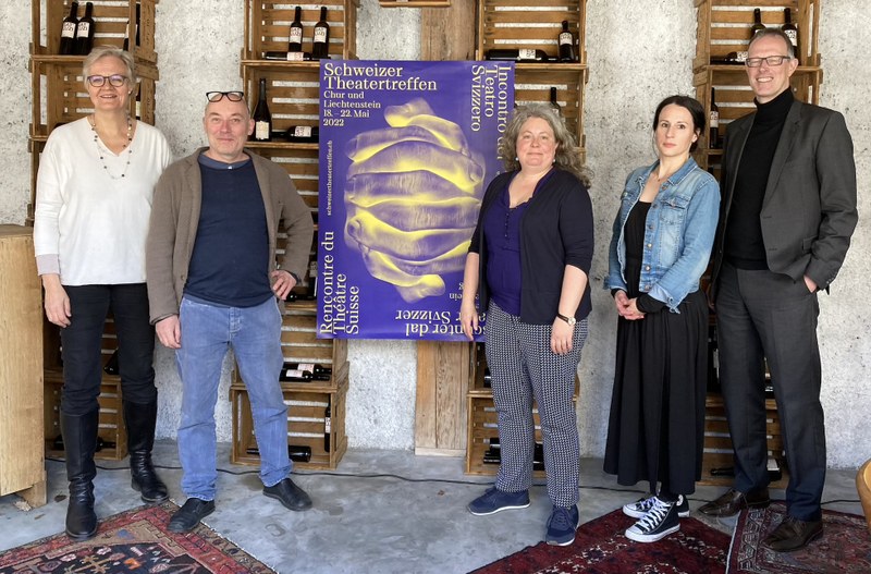 Präsentierten das Programm: Ute Haferburg, Präsidentin Schweizer Theatertreffen, Manfred Ferrari (Postremise Chur), Julie Paucker, künstlerische Leiterin Theatertreffen, Martina Mutzner (Theater Chur) und TAK-Intendant Thomas Spieckermann.