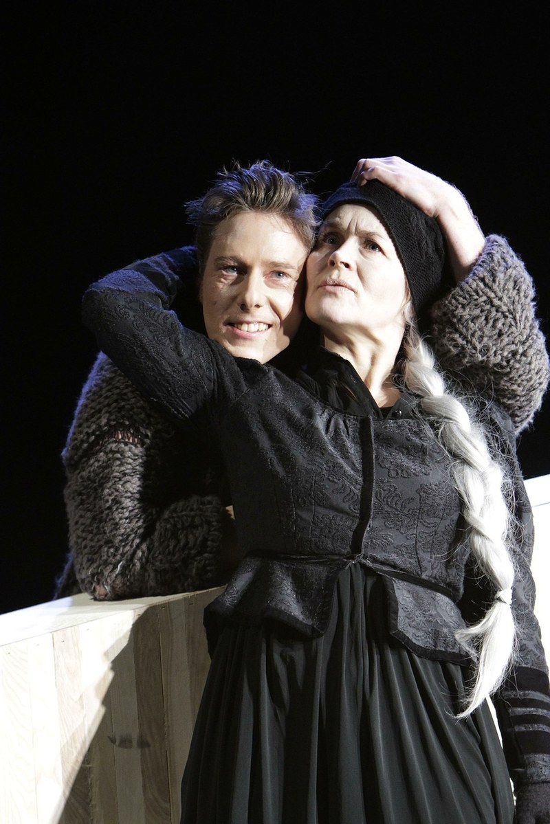 Mutter und Sohn - Andrea Wolf und Alexander Julian Meile,    Foto: Anja Köhler