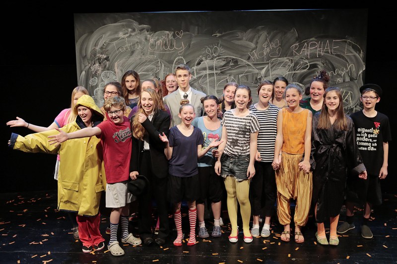 19 hochmotivierte junge SchauspielerInnen sorgen für einen lustvollen Theaternachmittag