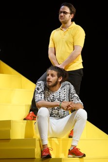 Karim Daoud (Karim) und Dimitrij Schaad (Stefan)