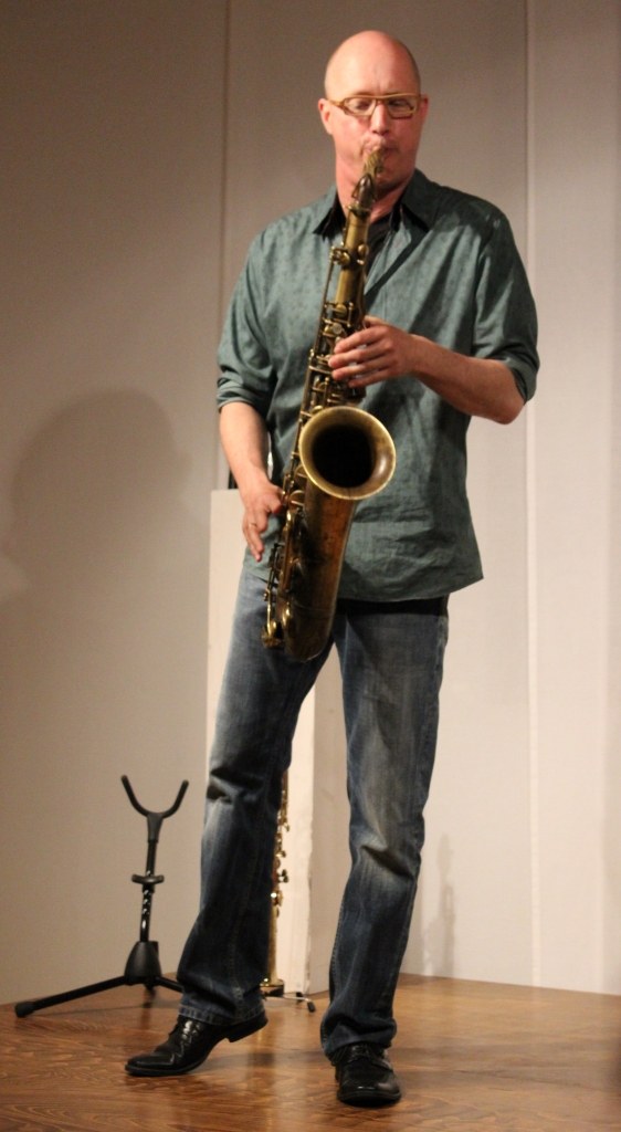 Saxofonist Robert Bernhard im Element