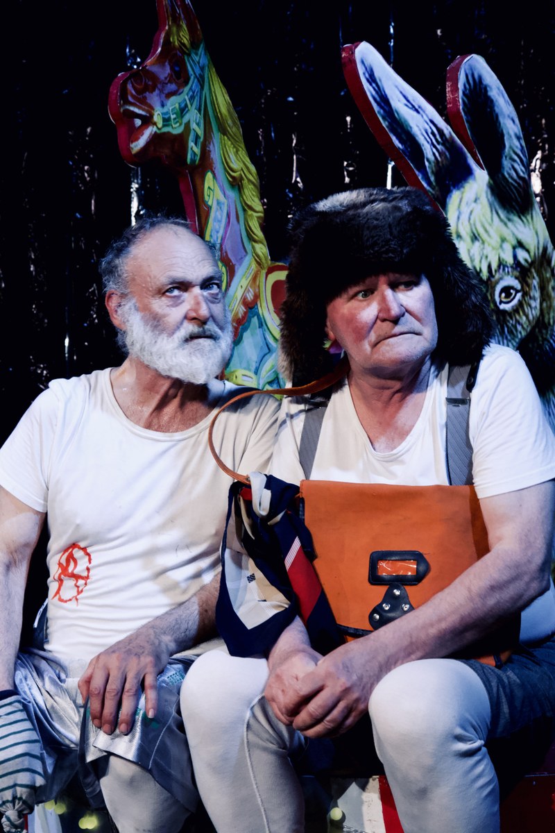 Die beiden "Theaterhaudegen" Robert Kahr (Theater Wagabunt) und Wolfgang Pevestorf (früher Vorarlberger Landestheater) in den Rollen von Don Quijote und Sancho Panza hätten nicht besser ausgesucht werden können. © Caro Stark