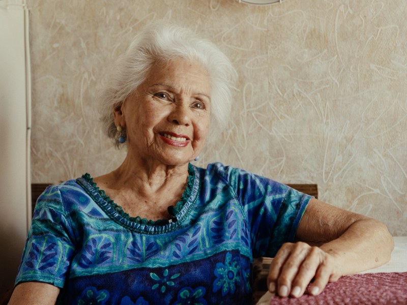 María Esperanza, die einst gefeierte kolumbianische Bolero-Sängerin, begeistert auch mit 93 Jahren noch mit ihrer Stimme und ihrer Lebensfreude. (Foto: Bastian Innfeld)