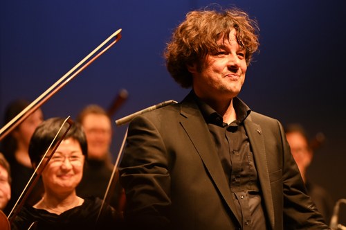 Thomas Platzgummer dirigierte den zweiten Teil des Konzertes. (Foto: Lilli Löbl)
