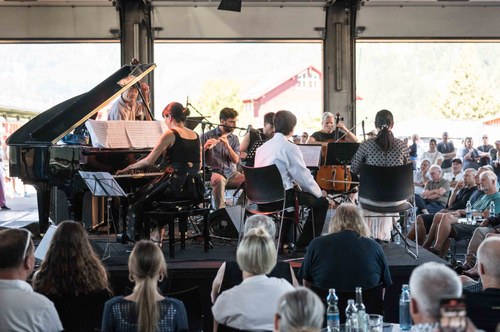 ... beim Auftritt mit ihrem Two Voices Orchestra, in dem traditonelle koreanische auf westliche Instrumente trafen (Foto: Stefan Hauer)