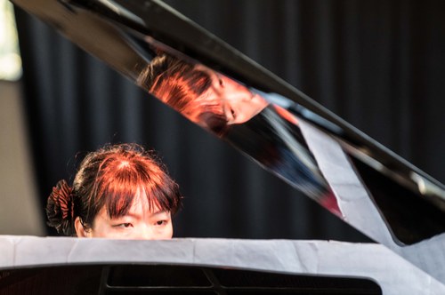 Die südkoreanische Pianistin und Komponistin Iseul Kim hatte den vollen Durchblick ... (Foto: Stefan Hauer)