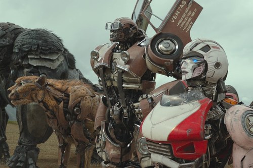Familienaufstellung der Guten: Optimus Primal, Cheetor, Wheeljack und Arcee (v.l.n.r.).
