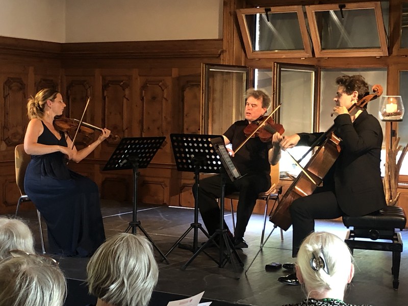 Mit Beethovens Streichtrio op. 8 wurde das erste Kammermusikkonzert eröffnet.