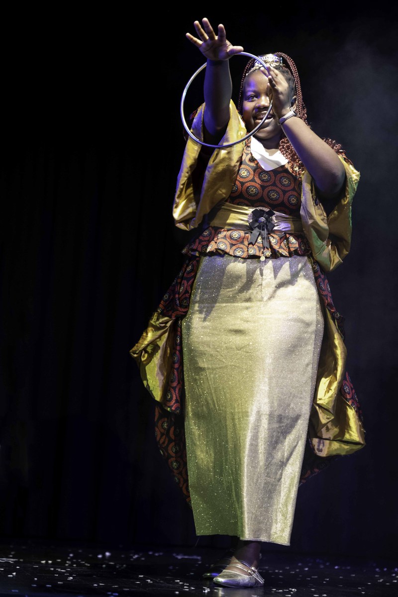Lithemba Mti faszinierte mit ihren bezaubernden Bühnenillusionen (Foto: Daniel Furxer)