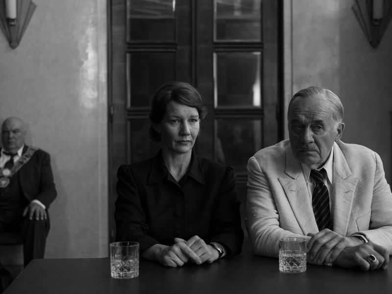 Thomas Mann (Hanns Zischler) und Tochter Erika (Sandra Hüller) auf dem Weg durch Deutschland. (Foto: Agata Grzybowska)