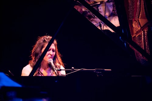 Zur Einstimmung ins Owls-Konzert präsentierte Veronika Morscher einige Songs aus ihrem Solo-Programm "Solitary Bird" – auch davon hätte man gerne noch mehr gehört