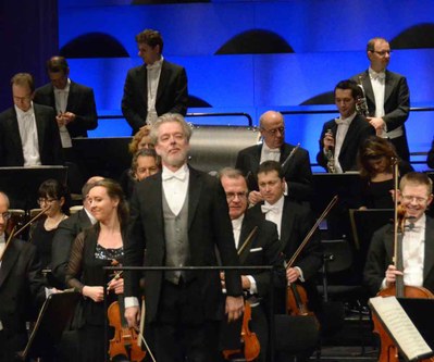 Jukka-Pekka Saraste leitete das Orchester im Bregenzer Festspielhaus elegant und detailliert. Außerdem ermöglichte er das Wiederhören von selten auf Konzertprogrammen vertretenen Werken von Carl Nielsen und Jean Sibelius.