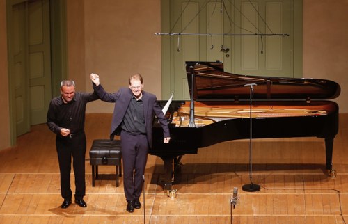 Der Komponist Jörg Widmann und Dénes Várjon freuten sich nach der Aufführung des Werkes „Idyll und Abgrund" über die große Zustimmung der Zuhörenden.