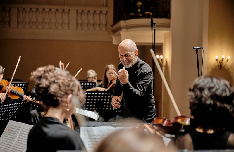 Die Stella Sinfonietta wird geleitet von Benjamin Lack (Foto: Victor Marin)